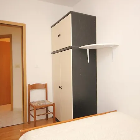 Vis 2470a Apartment
