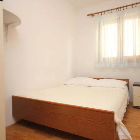 Vis 2470a Apartment *
